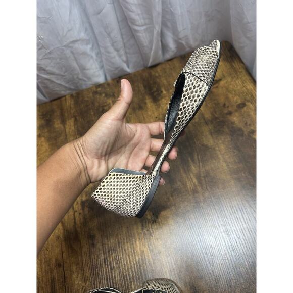 Roger Vivier Paris Snakeskin Print Open Toe Flats Gold Buckle Shoes Sz 35.5 - Picture 7 of 13